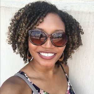 Meet your Posher, Ebony